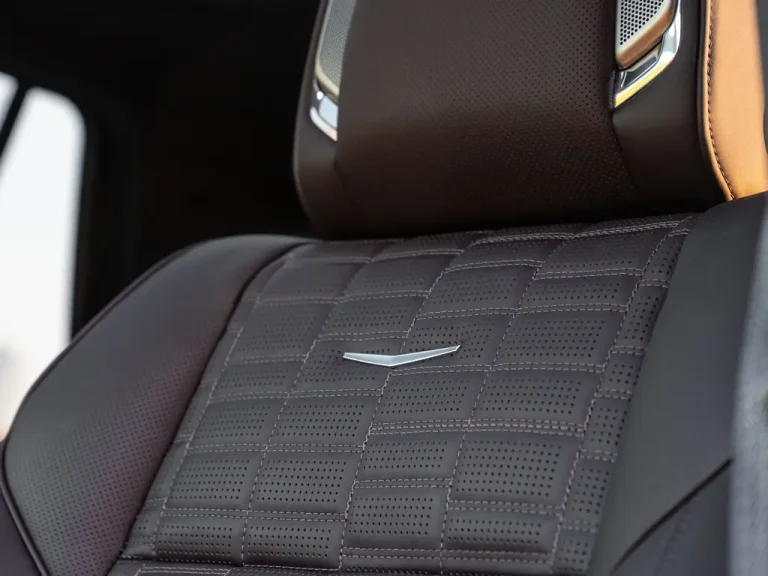 Cadillac Escalade V 10