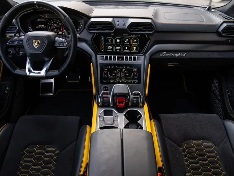 lamborghini Urus Black matt 11