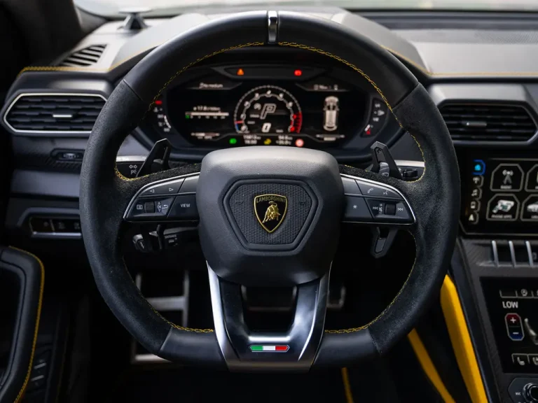 lamborghini Urus Black matt 12