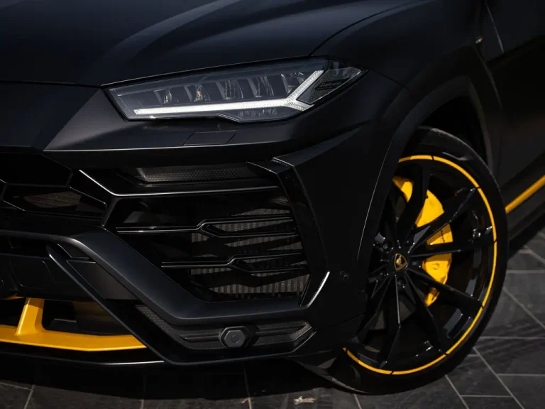 lamborghini Urus Black matt 3