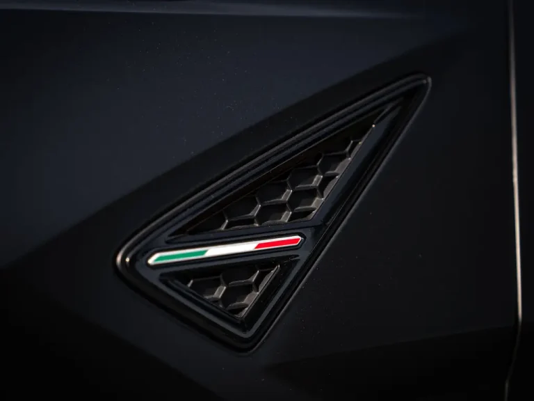 lamborghini Urus Black matt 4