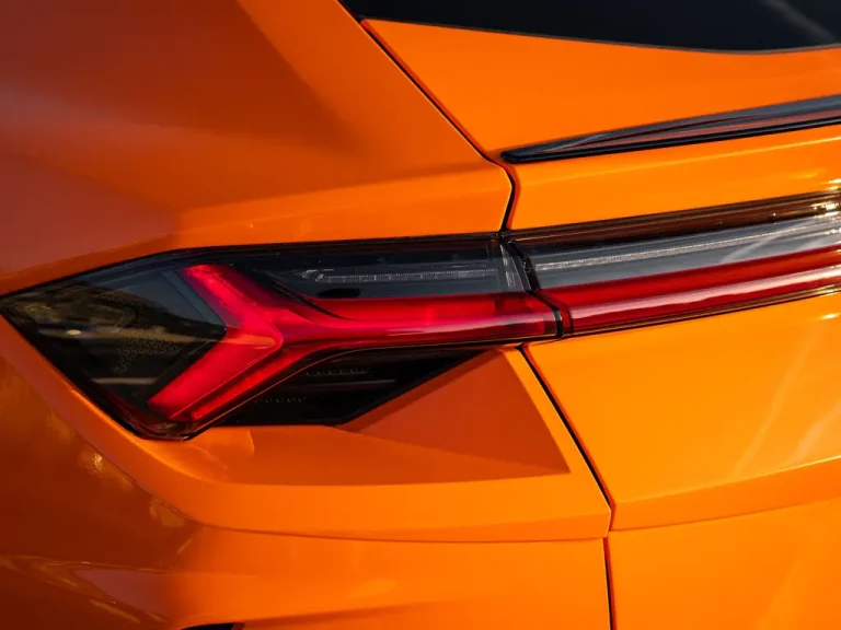 lamborghini Urus Orange 1