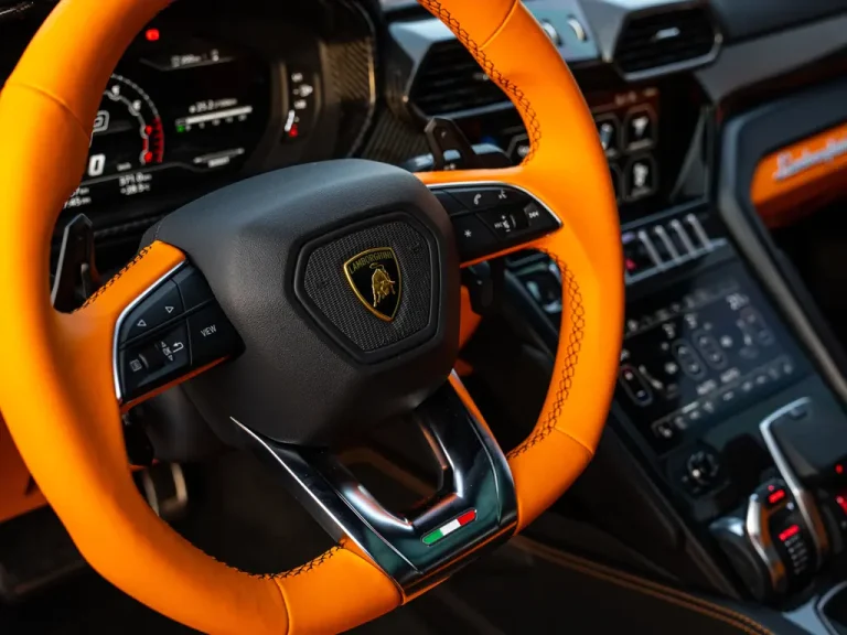 lamborghini Urus Orange 10