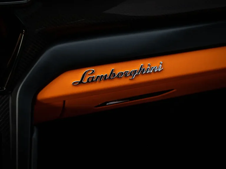lamborghini Urus Orange 16