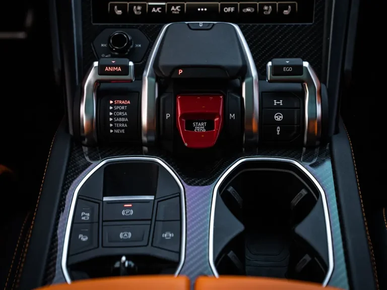 lamborghini Urus Orange 17