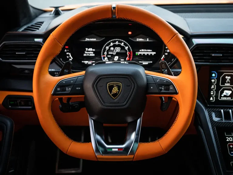 lamborghini Urus Orange 19