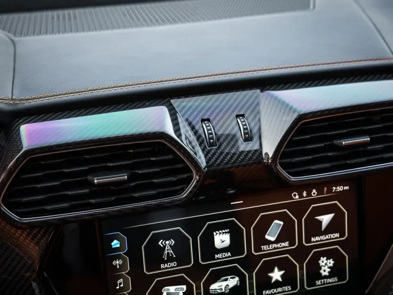 lamborghini Urus Orange 22