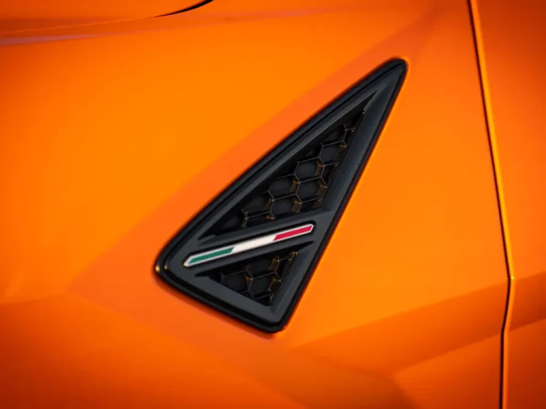 lamborghini Urus Orange 9
